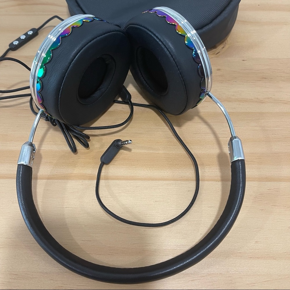 HEADPHONES - Picture 3 of 3